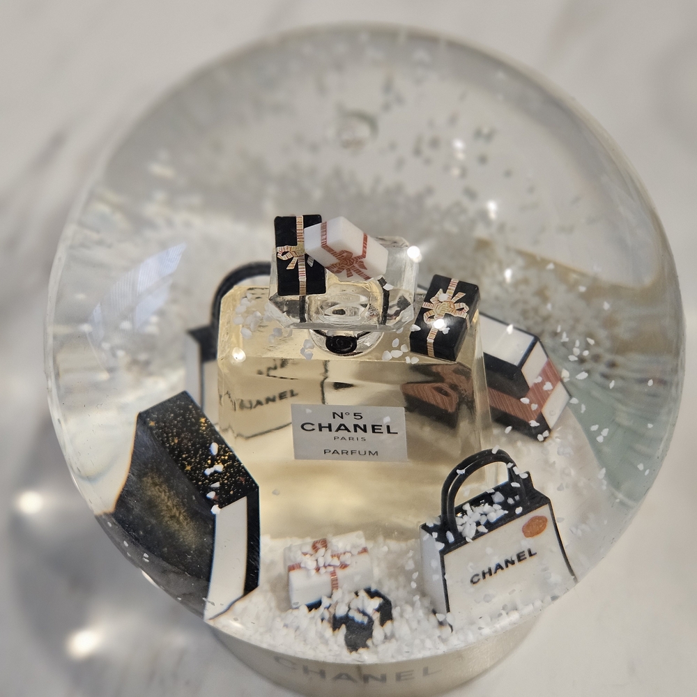 Chanel Snow #5 Gorgeous Snowglobe w/Box - Picture 3 of 9